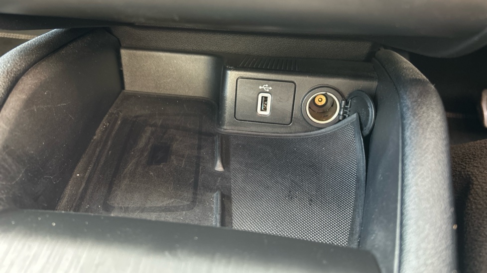 Ford Focus 2.0 EcoBlue Titanium X 5dr Auto Diesel Estate - Image 34