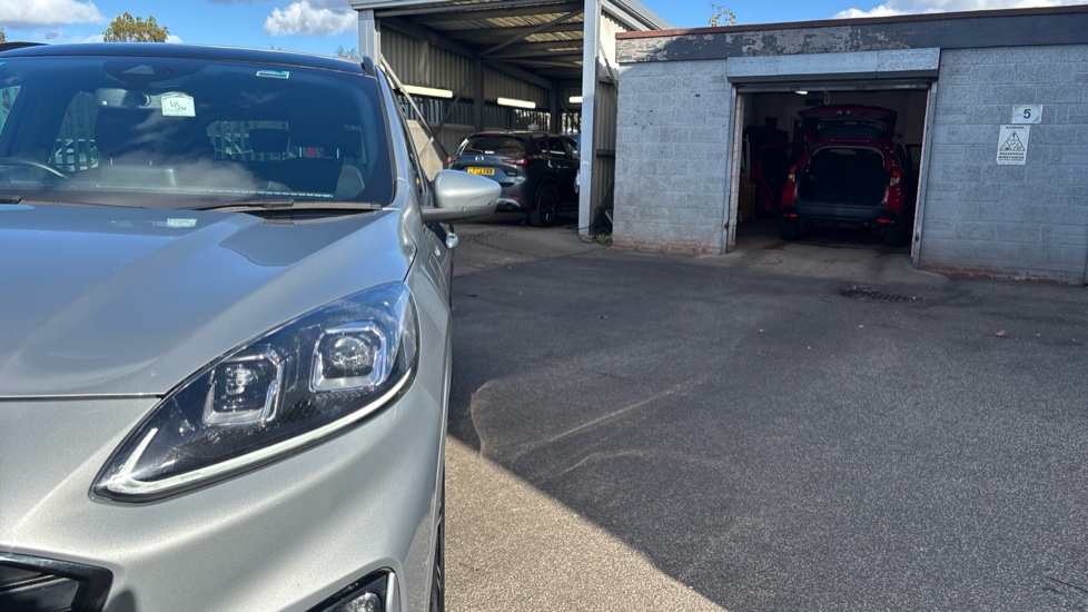Ford Kuga 2.5 PHEV ST-Line X Edition 5dr CVT Estate - Image 30