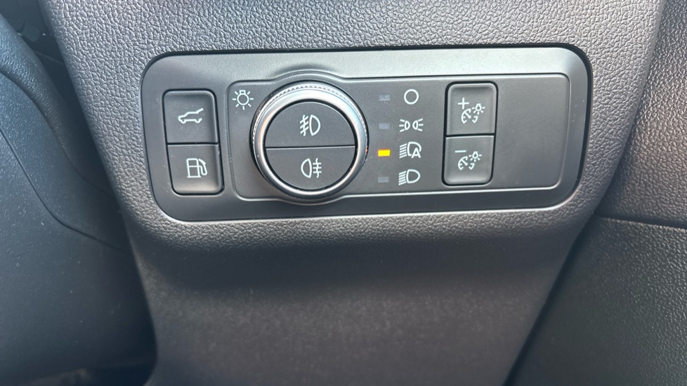 Ford Kuga 2.5 PHEV ST-Line X Edition 5dr CVT Estate - Image 39