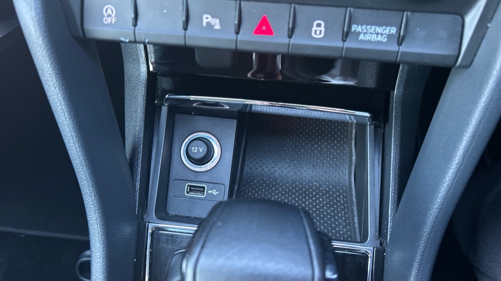 Skoda Karoq 1.5 TSI SE L 5dr DSG Petrol Estate - Image 35