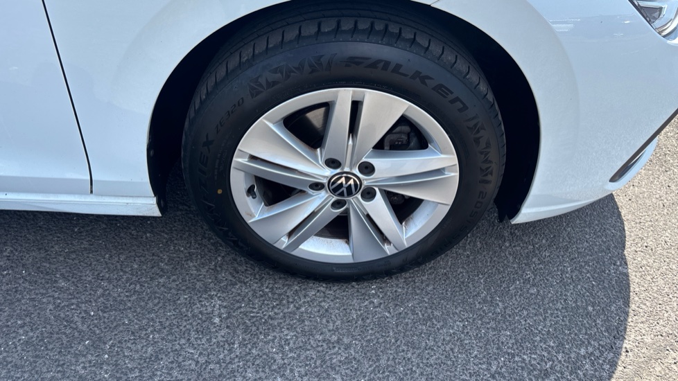 Volkswagen Golf 1.5 TSI 150 Life 5dr Petrol Hatchback - Image 24