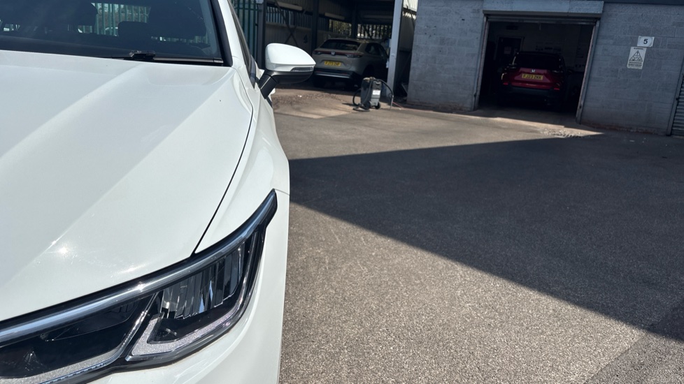 Volkswagen Golf 1.5 TSI 150 Life 5dr Petrol Hatchback - Image 32