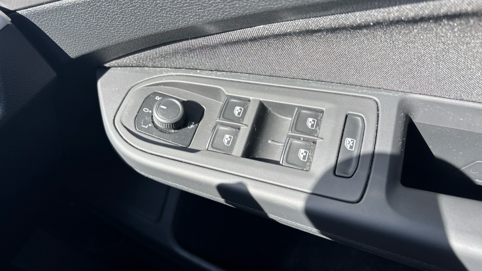 Volkswagen Golf 1.5 TSI 150 Life 5dr Petrol Hatchback - Image 48