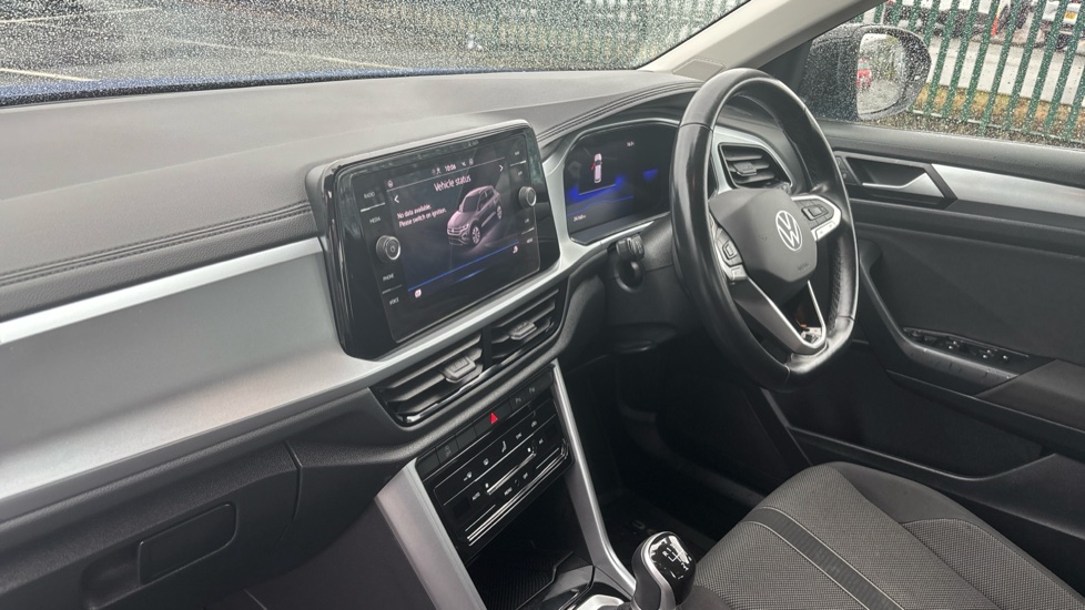 Volkswagen T-Roc 1.5 TSI Life 5dr Petrol Hatchback - Image 9