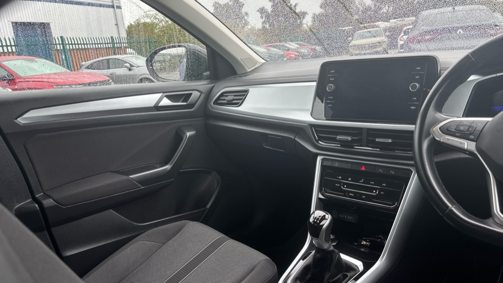 Volkswagen T-Roc 1.5 TSI Life 5dr Petrol Hatchback - Image 14