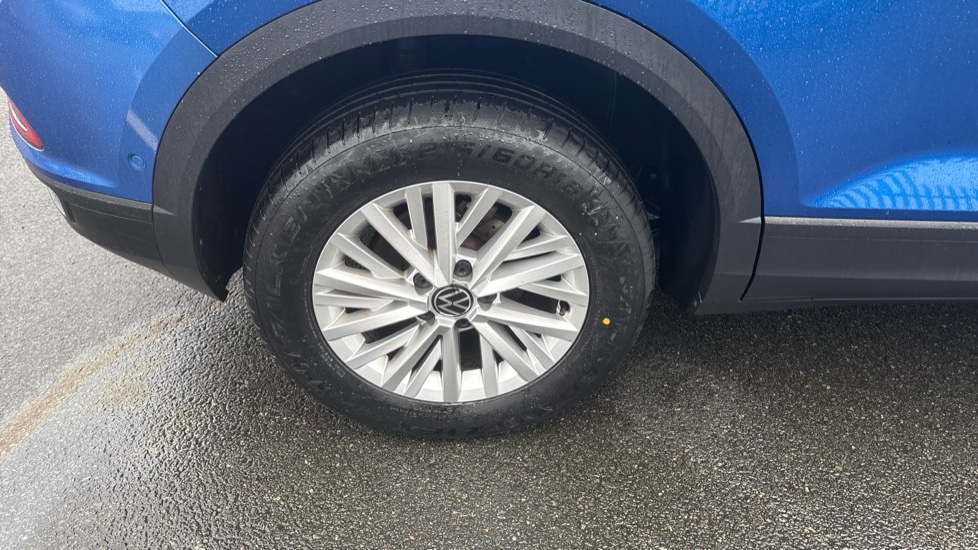 Volkswagen T-Roc 1.5 TSI Life 5dr Petrol Hatchback - Image 23