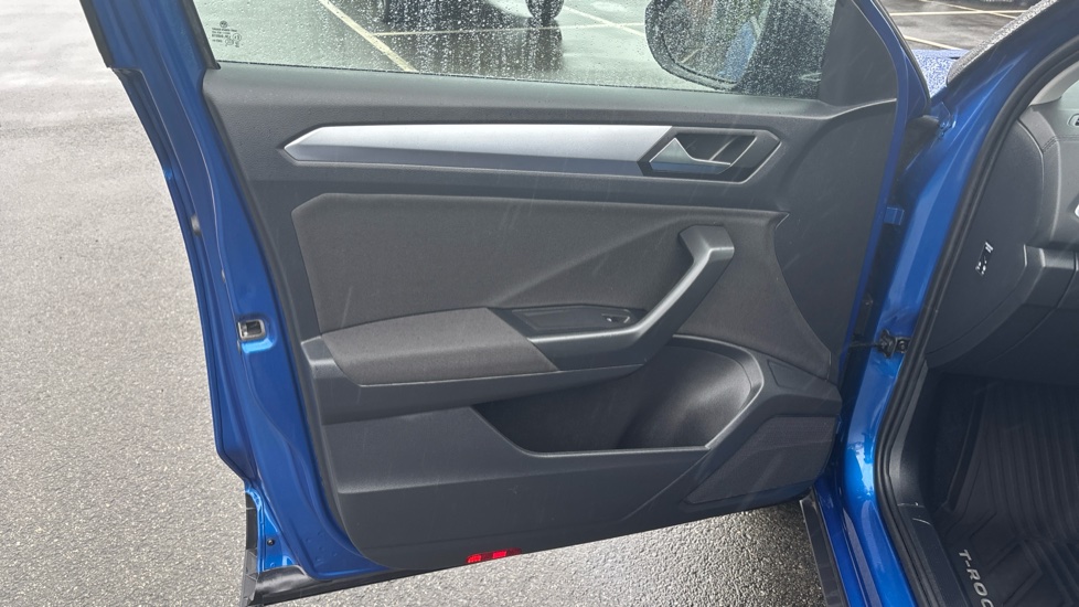 Volkswagen T-Roc 1.5 TSI Life 5dr Petrol Hatchback - Image 32