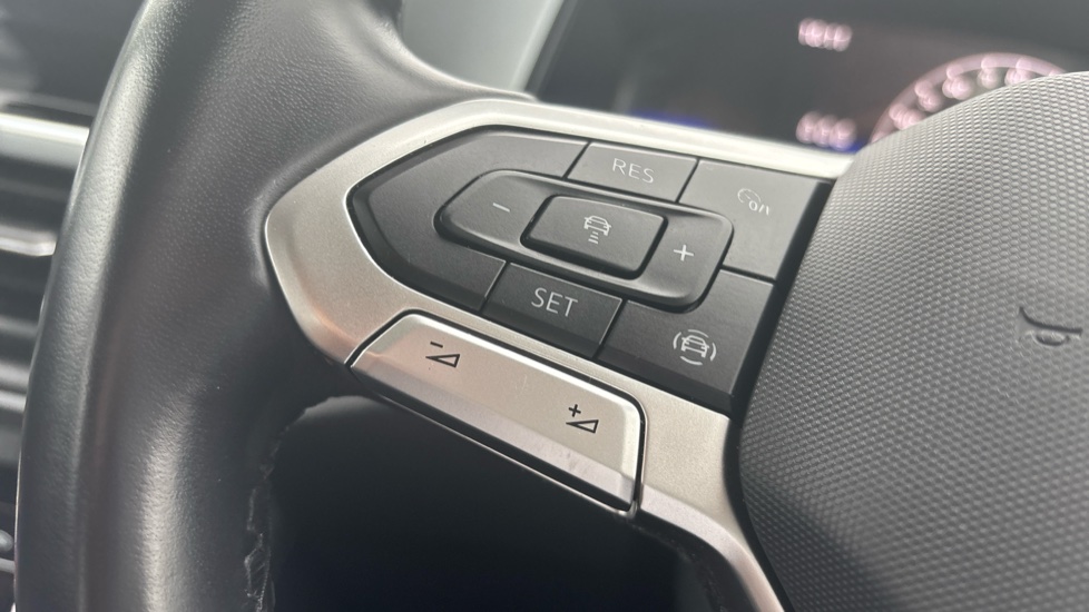 Volkswagen T-Roc 1.5 TSI Life 5dr Petrol Hatchback - Image 36