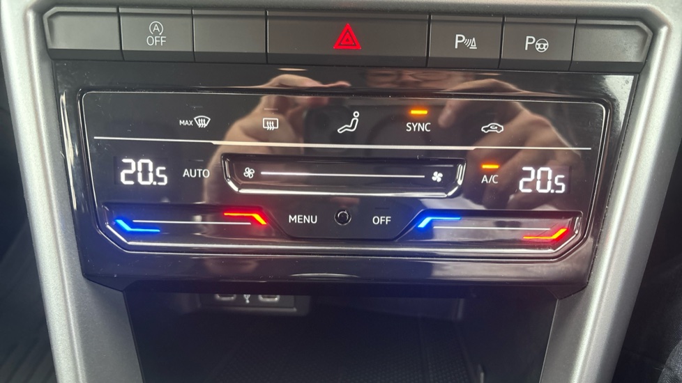 Volkswagen T-Roc 1.5 TSI Life 5dr Petrol Hatchback - Image 39