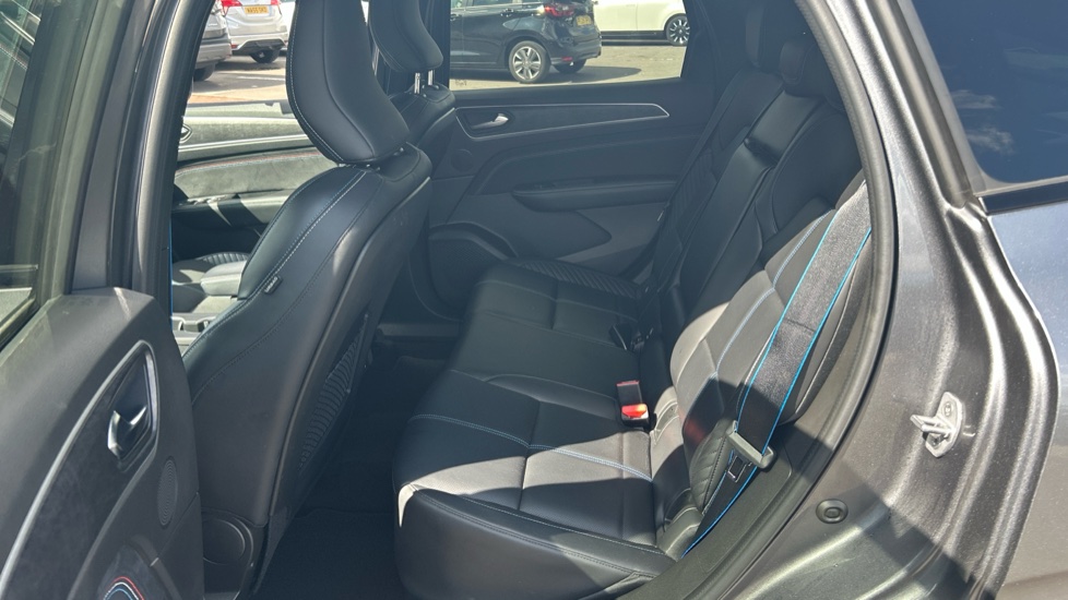 Renault Arkana 1.6 E-Tech FHEV 145 Esprit Alpine 5dr Auto Hybrid Estate - Image 16