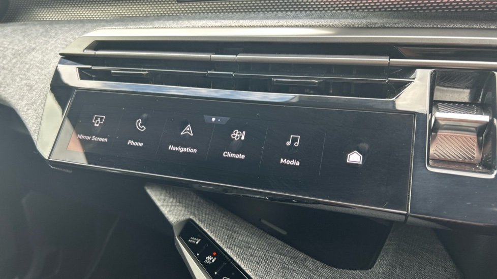 Peugeot 3008 1.2 Hybrid 136 GT 5dr e-DSC6 Petrol Estate - Image 32