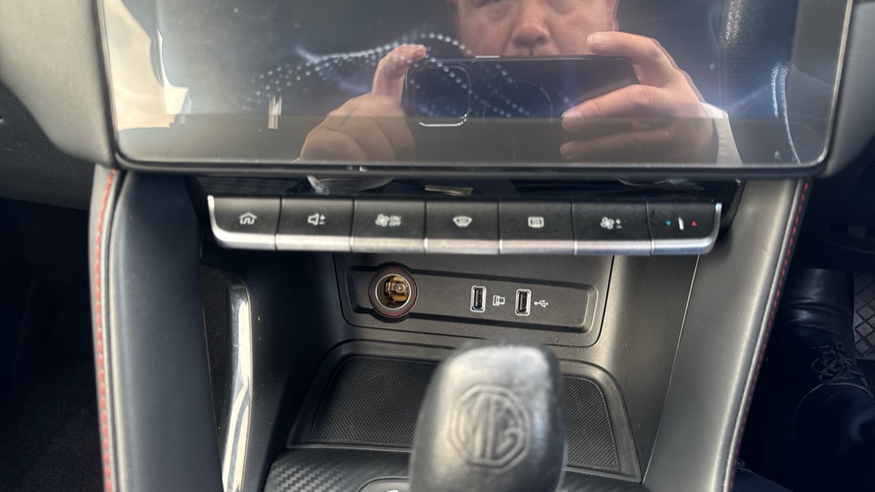 MG ZS 1.0T GDi Excite 5dr DCT Petrol Hatchback - Image 24
