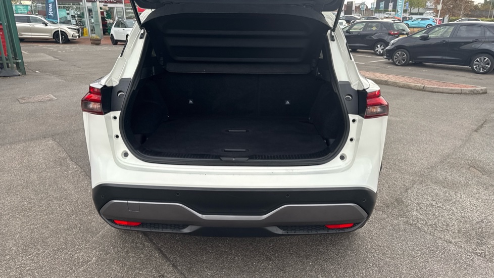 Nissan Qashqai 1.3 DiG-T MH N-Connecta 5dr Petrol Hatchback - Image 4