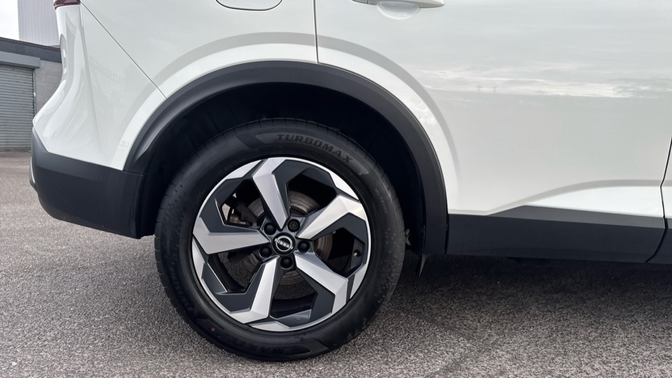Nissan Qashqai 1.3 DiG-T MH N-Connecta 5dr Petrol Hatchback - Image 7