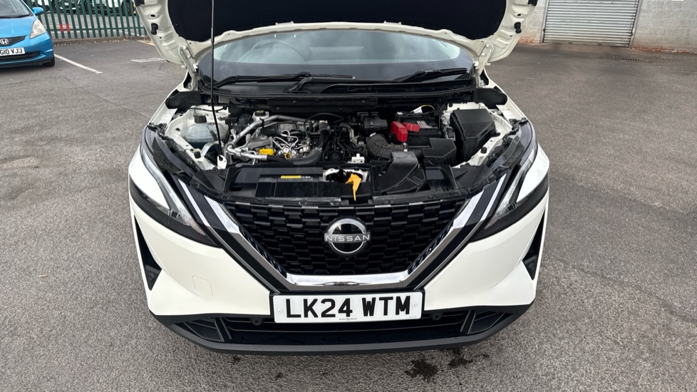 Nissan Qashqai 1.3 DiG-T MH N-Connecta 5dr Petrol Hatchback - Image 8