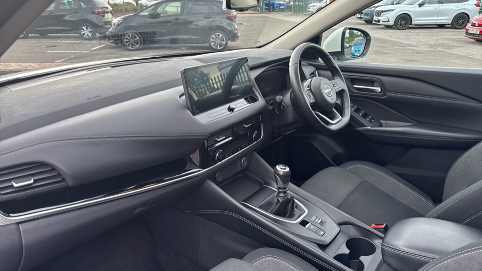Nissan Qashqai 1.3 DiG-T MH N-Connecta 5dr Petrol Hatchback - Image 9