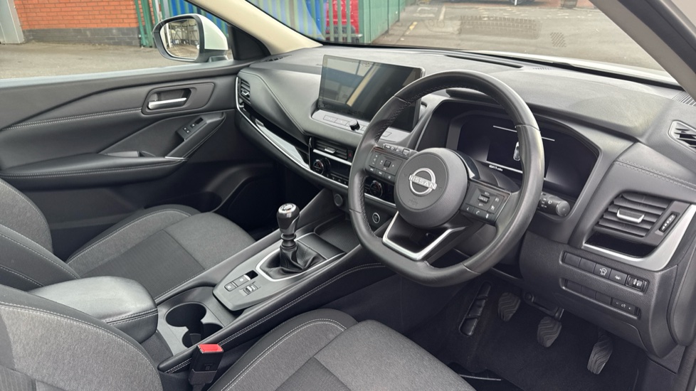 Nissan Qashqai 1.3 DiG-T MH N-Connecta 5dr Petrol Hatchback - Image 11