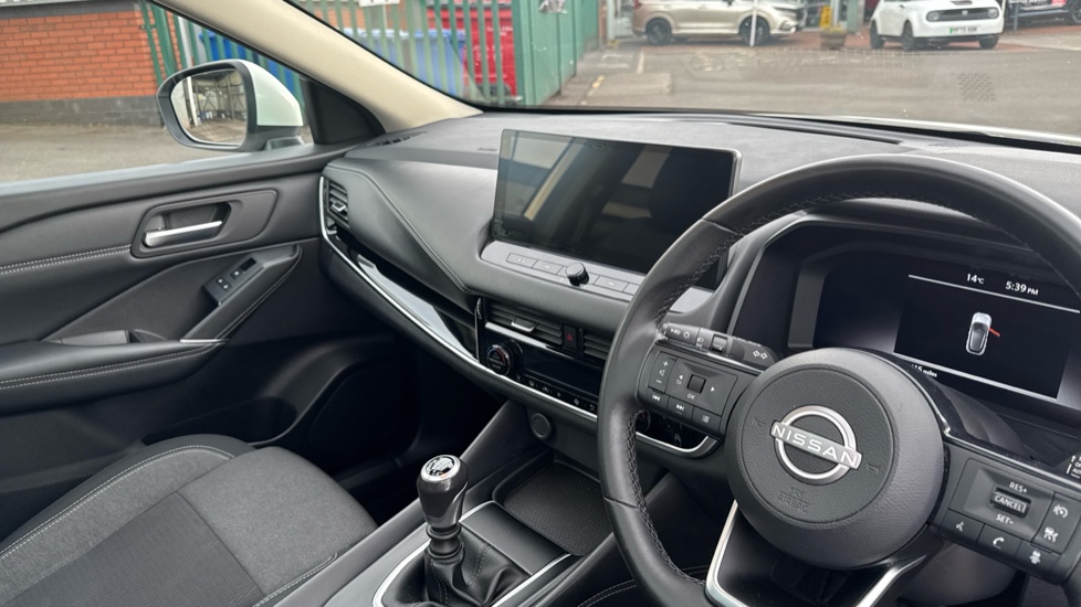Nissan Qashqai 1.3 DiG-T MH N-Connecta 5dr Petrol Hatchback - Image 14