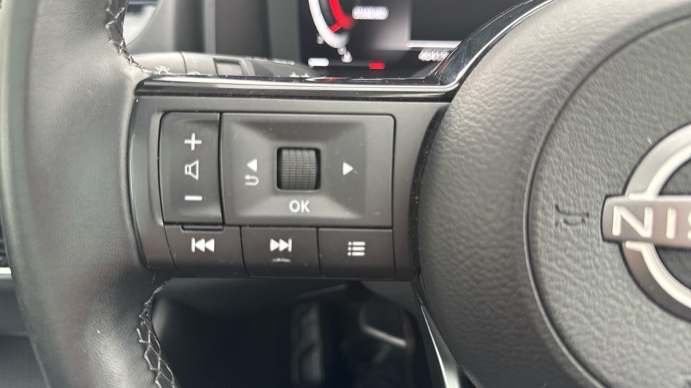 Nissan Qashqai 1.3 DiG-T MH N-Connecta 5dr Petrol Hatchback - Image 21