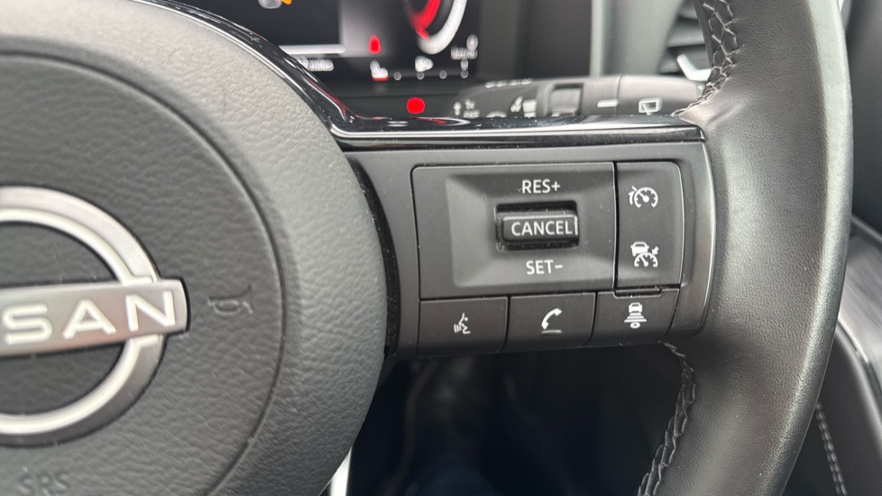 Nissan Qashqai 1.3 DiG-T MH N-Connecta 5dr Petrol Hatchback - Image 22