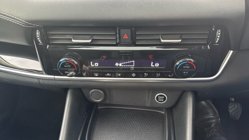 Nissan Qashqai 1.3 DiG-T MH N-Connecta 5dr Petrol Hatchback - Image 25