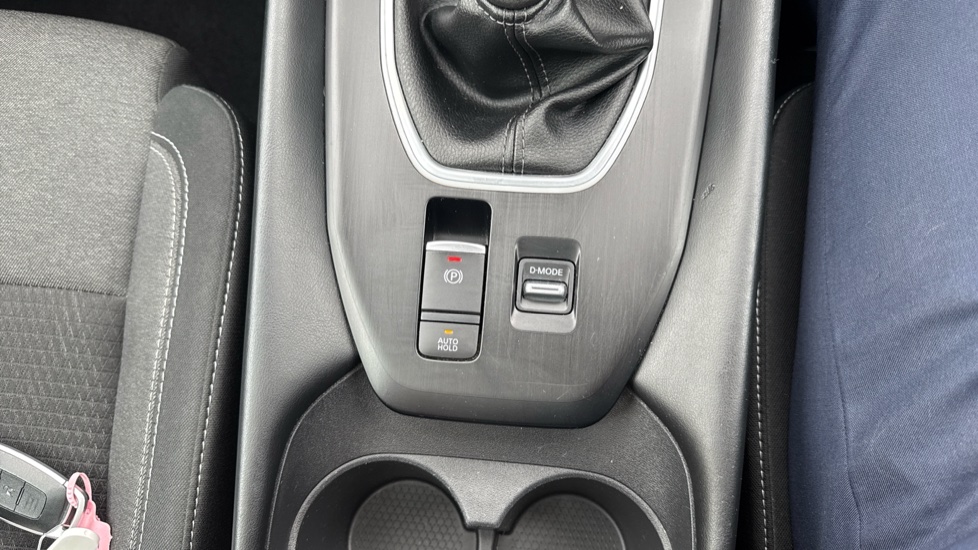 Nissan Qashqai 1.3 DiG-T MH N-Connecta 5dr Petrol Hatchback - Image 27