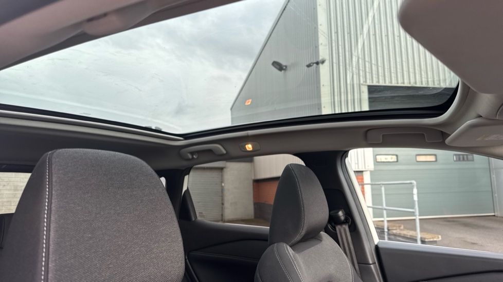 Nissan Qashqai 1.3 DiG-T MH N-Connecta 5dr Petrol Hatchback - Image 29