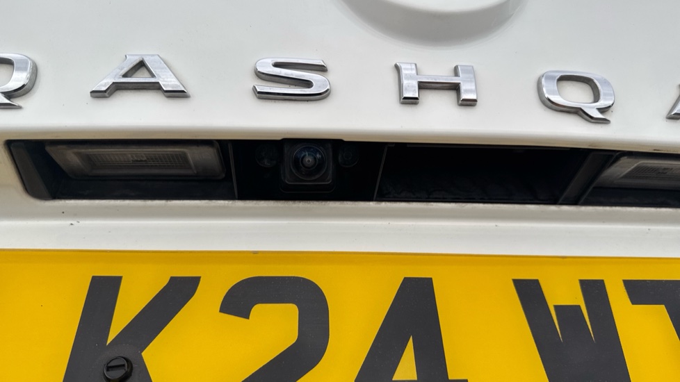 Nissan Qashqai 1.3 DiG-T MH N-Connecta 5dr Petrol Hatchback - Image 33