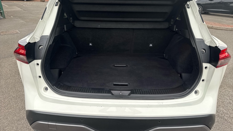 Nissan Qashqai 1.3 DiG-T MH N-Connecta 5dr Petrol Hatchback - Image 34