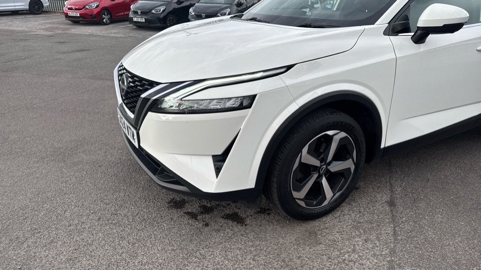 Nissan Qashqai 1.3 DiG-T MH N-Connecta 5dr Petrol Hatchback - Image 39