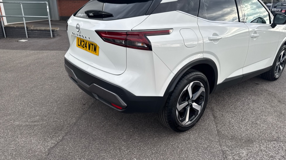 Nissan Qashqai 1.3 DiG-T MH N-Connecta 5dr Petrol Hatchback - Image 42