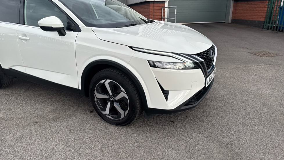 Nissan Qashqai 1.3 DiG-T MH N-Connecta 5dr Petrol Hatchback - Image 44
