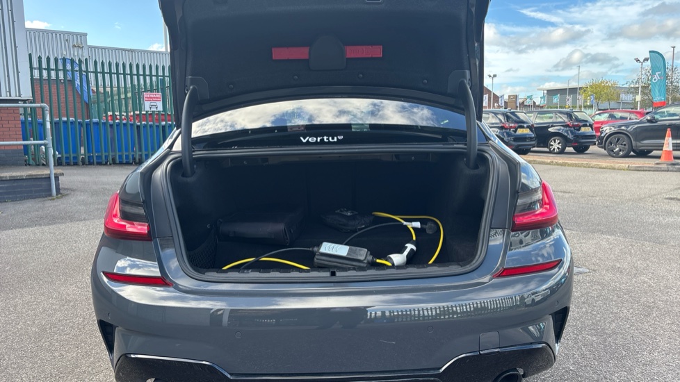 BMW 3 Series 330e M Sport Pro Edition 4dr Step Auto Saloon - Image 4