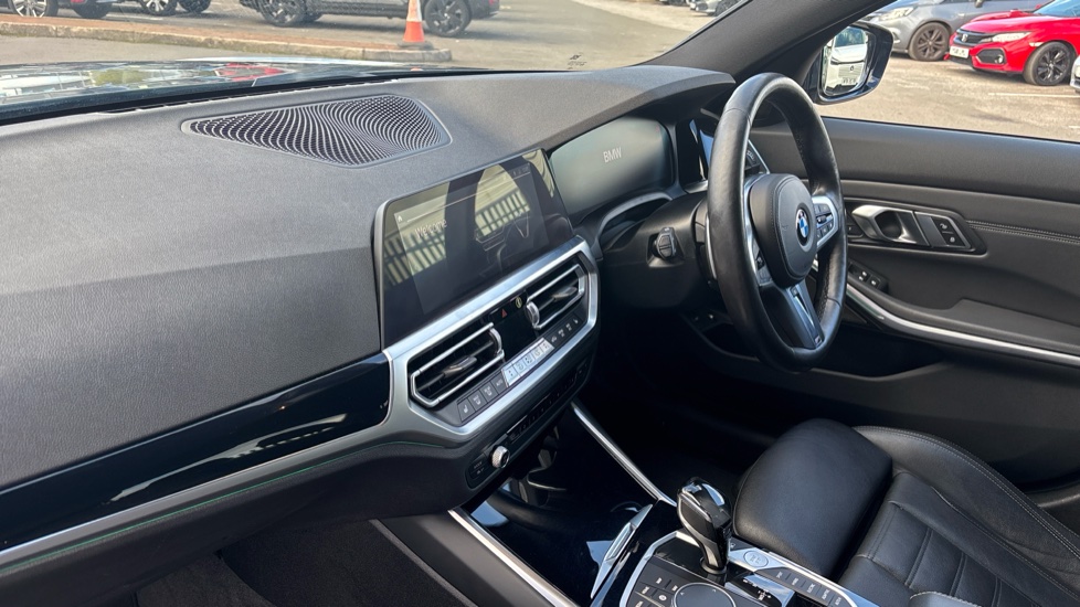 BMW 3 Series 330e M Sport Pro Edition 4dr Step Auto Saloon - Image 9