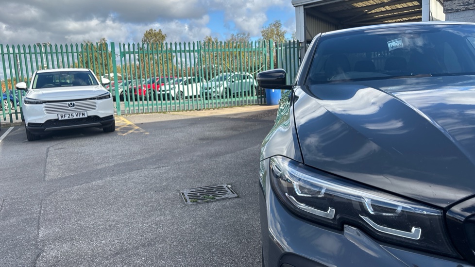 BMW 3 Series 330e M Sport Pro Edition 4dr Step Auto Saloon - Image 21