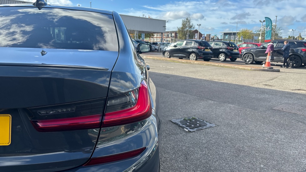 BMW 3 Series 330e M Sport Pro Edition 4dr Step Auto Saloon - Image 25