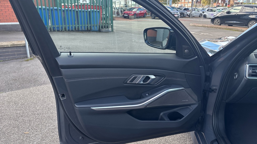 BMW 3 Series 330e M Sport Pro Edition 4dr Step Auto Saloon - Image 29