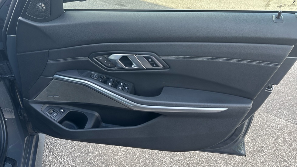 BMW 3 Series 330e M Sport Pro Edition 4dr Step Auto Saloon - Image 32