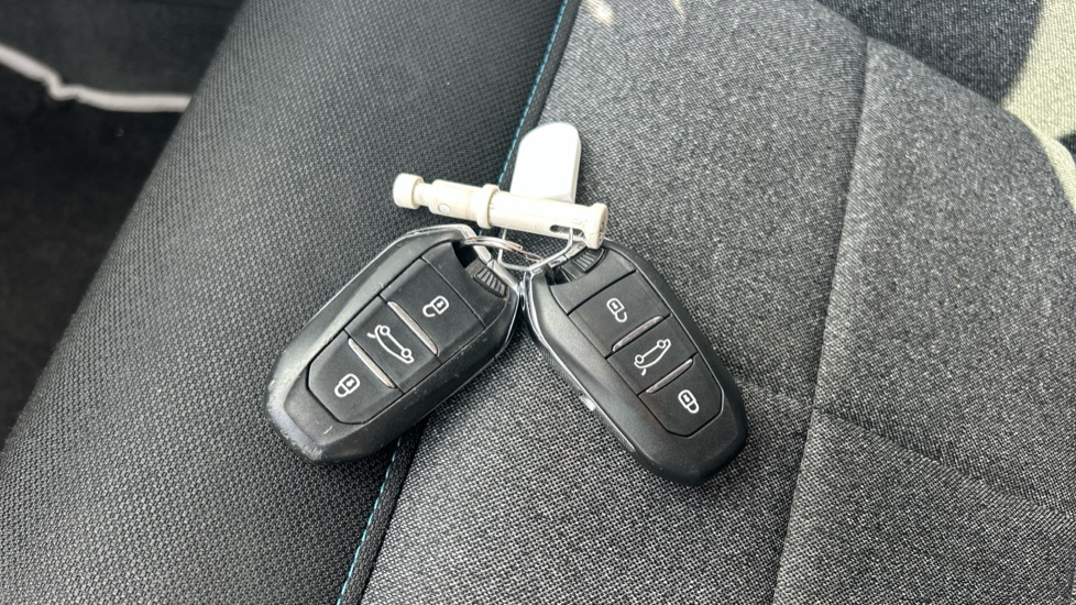 Citroen C4 Cactus 1.2 PureTech Flair 5dr [6 Speed] Petrol Hatchback - Image 20