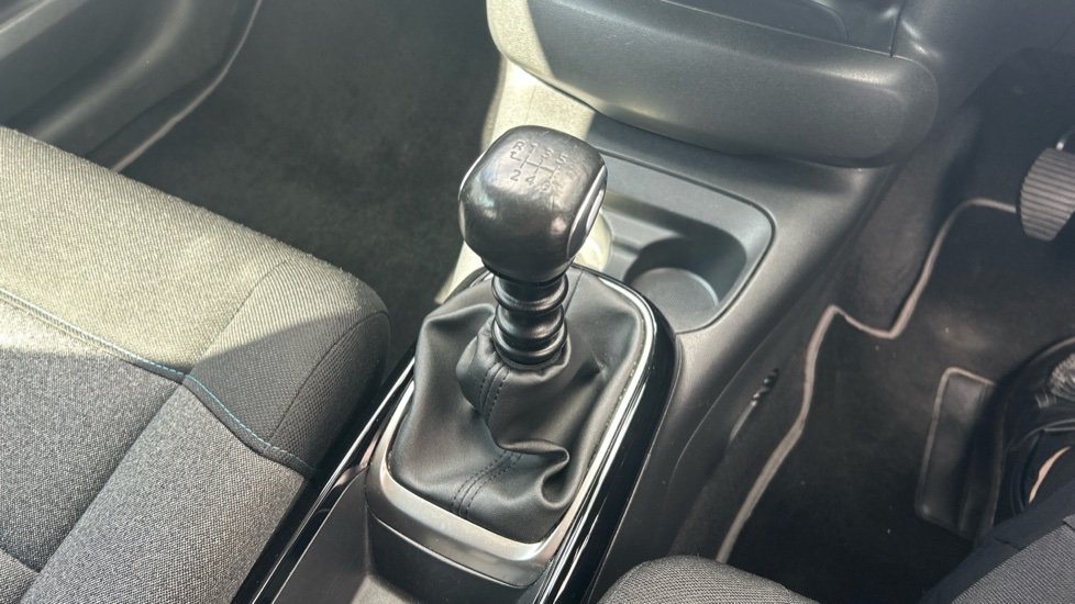 Citroen C4 Cactus 1.2 PureTech Flair 5dr [6 Speed] Petrol Hatchback - Image 27