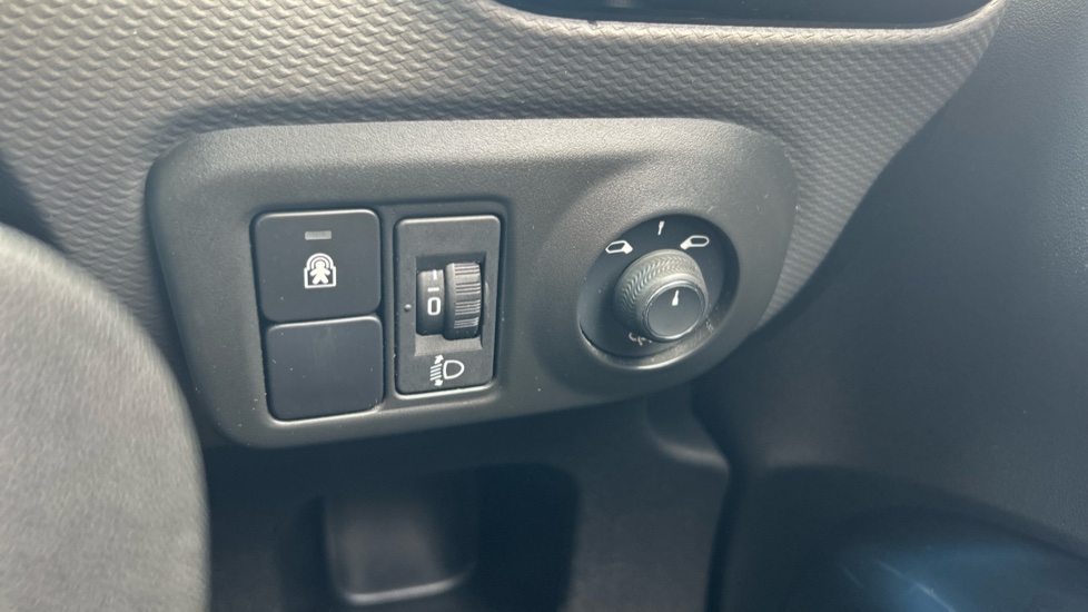 Citroen C4 Cactus 1.2 PureTech Flair 5dr [6 Speed] Petrol Hatchback - Image 36