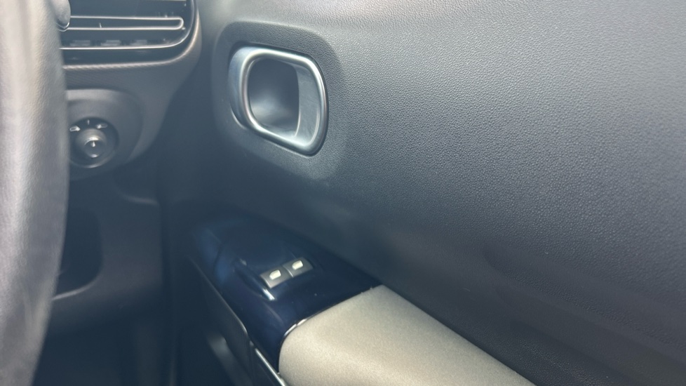 Citroen C4 Cactus 1.2 PureTech Flair 5dr [6 Speed] Petrol Hatchback - Image 37