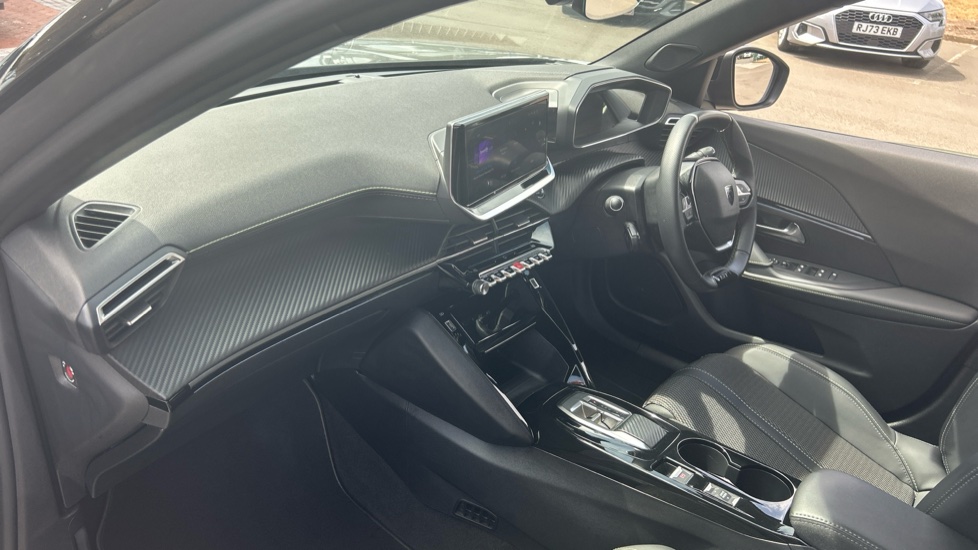 Peugeot 2008 100kW GT 50kWh 5dr Auto Electric Estate - Image 9