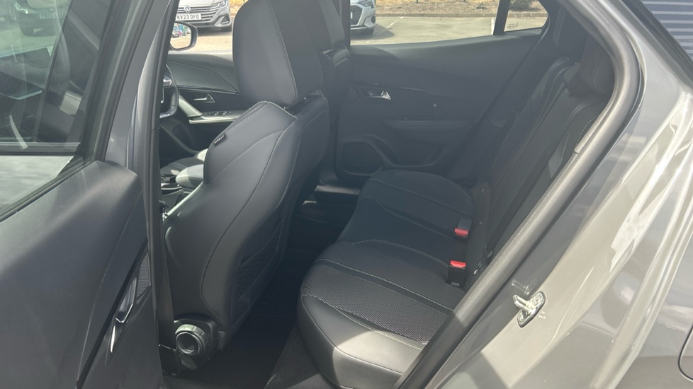 Peugeot 2008 100kW GT 50kWh 5dr Auto Electric Estate - Image 16