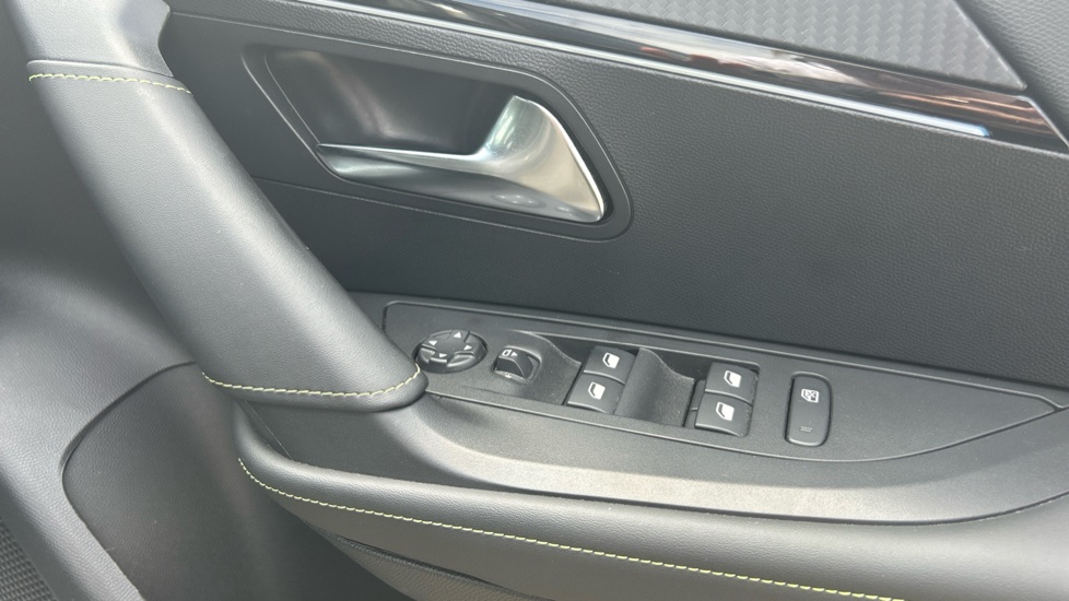 Peugeot 2008 100kW GT 50kWh 5dr Auto Electric Estate - Image 24