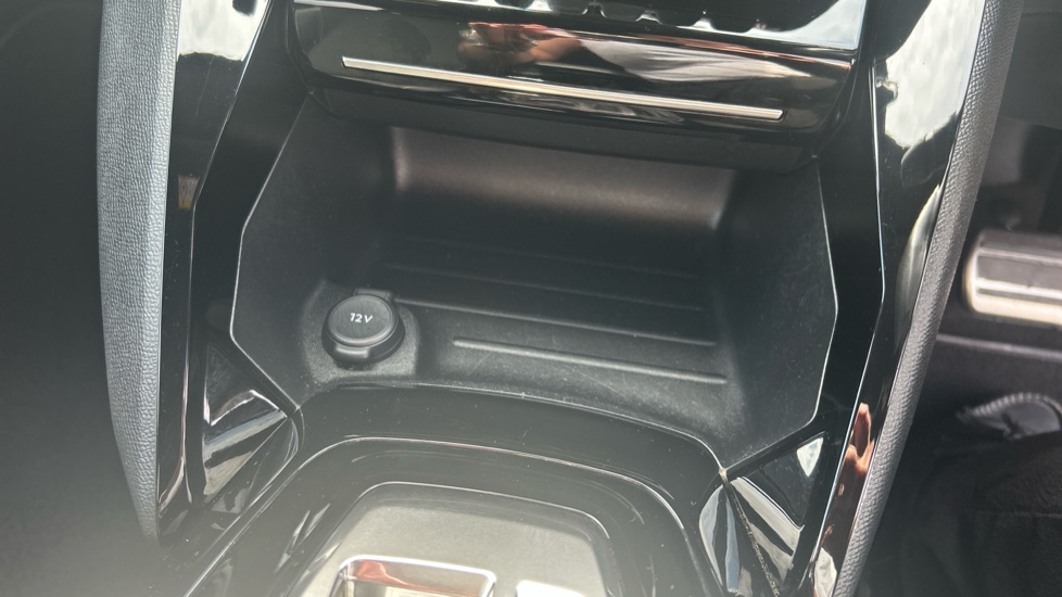 Peugeot 2008 100kW GT 50kWh 5dr Auto Electric Estate - Image 36
