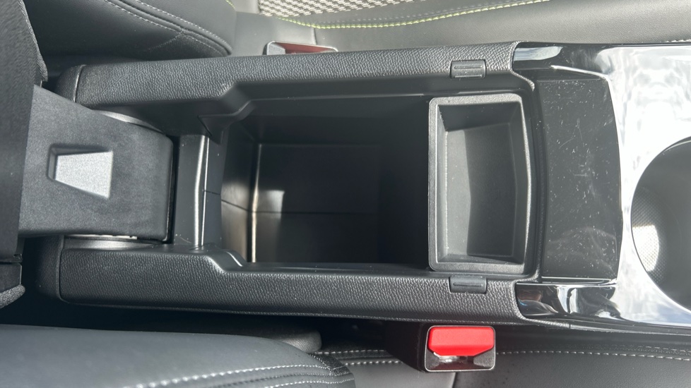 Peugeot 2008 100kW GT 50kWh 5dr Auto Electric Estate - Image 39