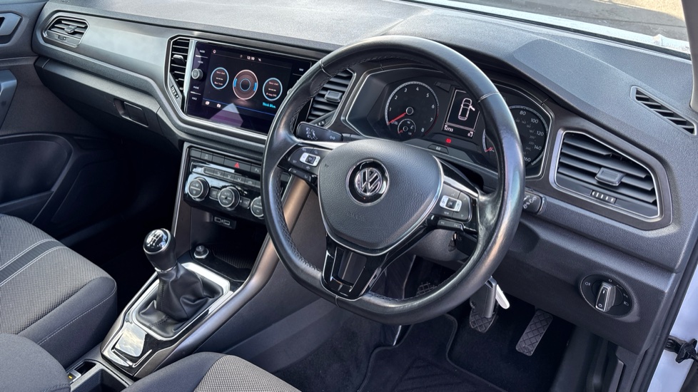 Volkswagen T-Roc 1.5 TSI EVO SE 5dr Petrol Hatchback - Image 11