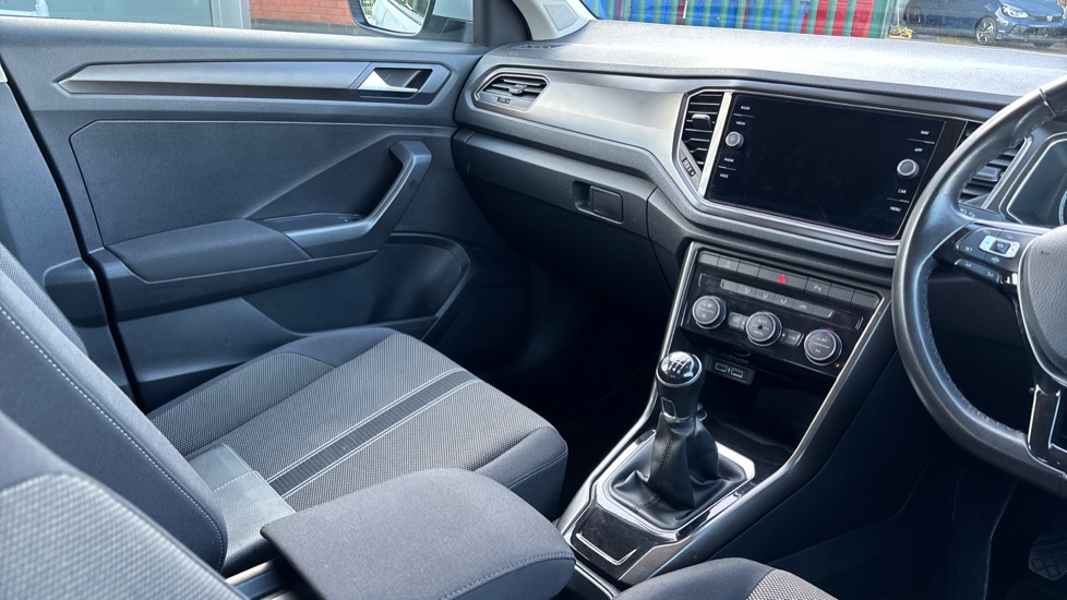 Volkswagen T-Roc 1.5 TSI EVO SE 5dr Petrol Hatchback - Image 14
