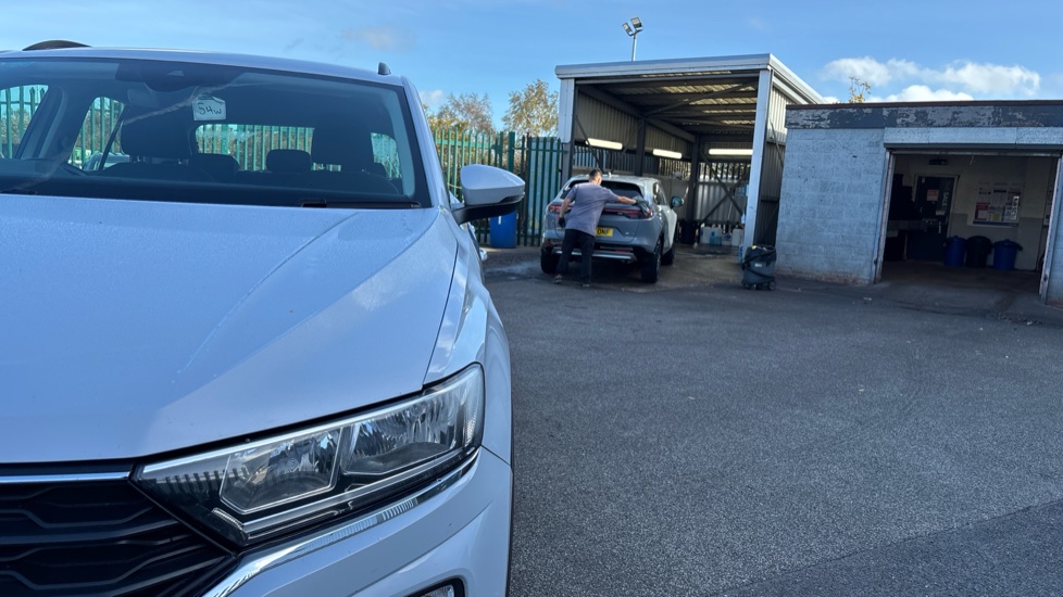 Volkswagen T-Roc 1.5 TSI EVO SE 5dr Petrol Hatchback - Image 22
